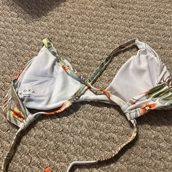 Roxy tropical bikini top! - Picture 2 of 2